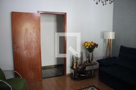 Sala de casa à venda com 4 quartos, 120m² em Eldorado, Contagem