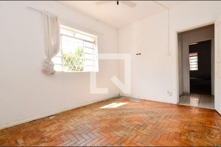 Quarto de casa à venda com 3 quartos, 210m² em Santa Efigênia, Belo Horizonte