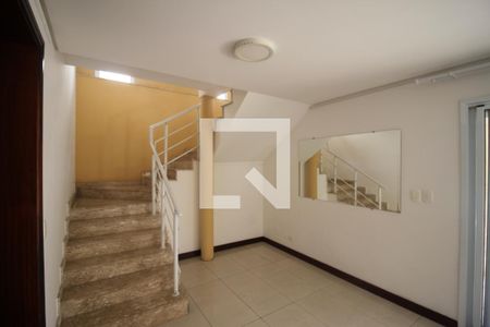 Sala de casa para alugar com 5 quartos, 750m² em Jardim Santa Helena, São Paulo