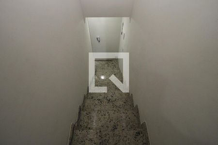 Casa de condomínio à venda com 87m², 2 quartos e 1 vagaEscada