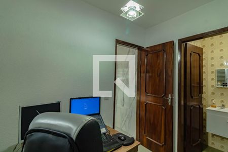 Casa à venda com 172m², 3 quartos e 2 vagasEscritório