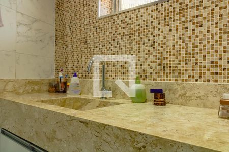 Casa à venda com 172m², 3 quartos e 2 vagasBanheiro 3