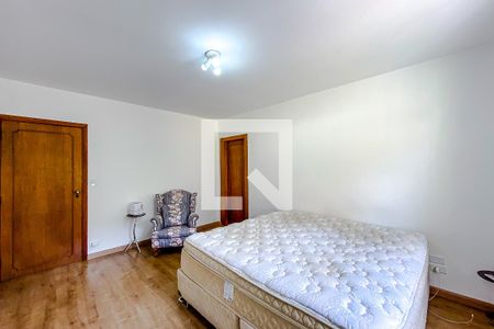 Casa à venda com 358m², 4 quartos e 10 vagasQuarto 1 - Suíte