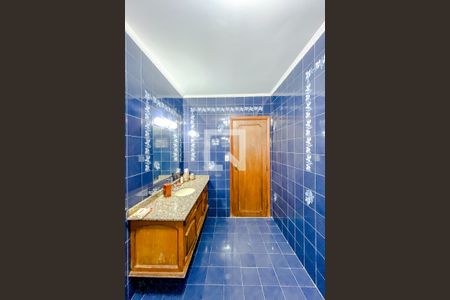 Casa à venda com 358m², 4 quartos e 10 vagasBanheiro do Quarto 4