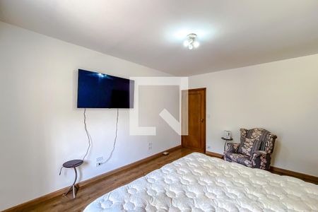 Casa à venda com 358m², 4 quartos e 10 vagasQuarto 1 - Suíte