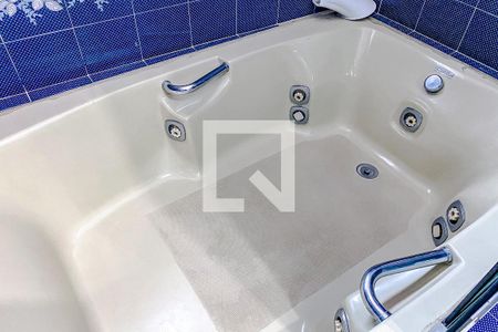 Casa à venda com 358m², 4 quartos e 10 vagasBanheiro do Quarto 4