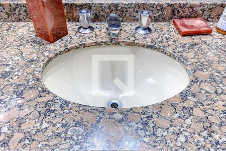 Casa à venda com 358m², 4 quartos e 10 vagasBanheiro do Quarto 4