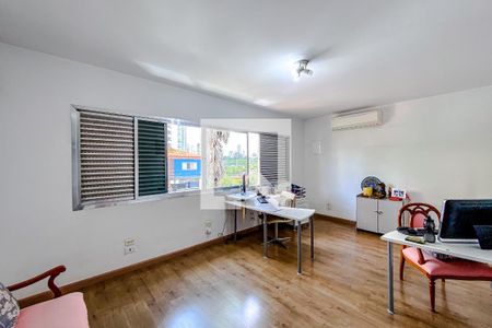 Casa à venda com 358m², 4 quartos e 10 vagasQuarto 4 - Suíte