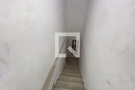 Escadas de casa para alugar com 2 quartos, 54m² em Vila Rosário, Duque de Caxias