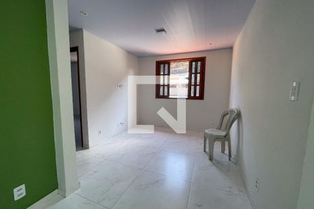 Sala de casa para alugar com 2 quartos, 54m² em Vila Rosário, Duque de Caxias