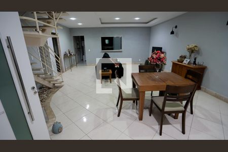 Sala de casa de condomínio para alugar com 5 quartos, 240m² em Centro, Niterói