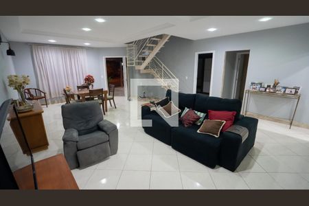 Sala de casa de condomínio para alugar com 5 quartos, 240m² em Centro, Niterói
