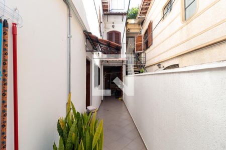 Casa à venda com 150m², 4 quartos e 2 vagasCorredor