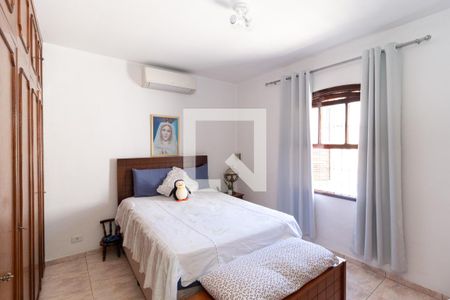 Quarto 1 (Suíte) de casa à venda com 4 quartos, 150m² em Chácara Seis de Outubro, São Paulo