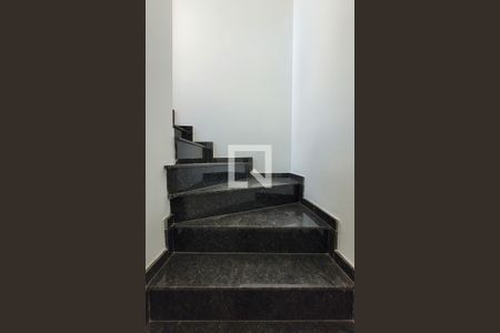 Apartamento à venda com 105m², 2 quartos e 1 vagaEscada