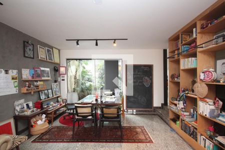 Casa à venda com 4 quartos, 360m² em Belvedere, Belo Horizonte