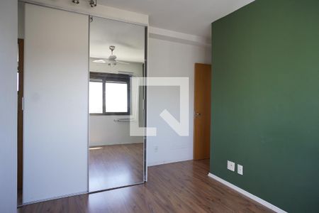 Suíte de apartamento para alugar com 2 quartos, 76m² em Passo da Areia, Porto Alegre