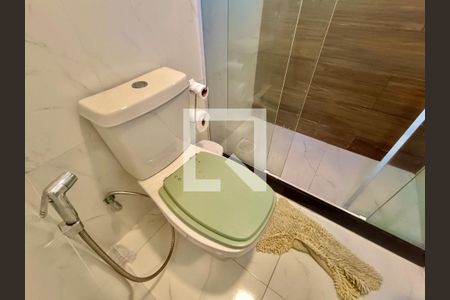 Studio banheiro social de kitnet/studio para alugar com 1 quarto, 28m² em Copacabana, Rio de Janeiro