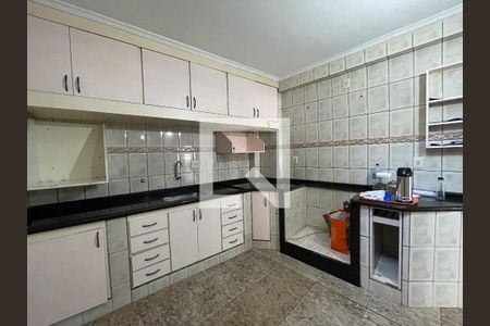 Casa à venda com 174m², 5 quartos e 1 vagaCozinha 