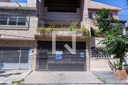 Casa à venda com 225m², 4 quartos e 4 vagas Casa à venda com 225m², 4 quartos e 4 vagasFachada