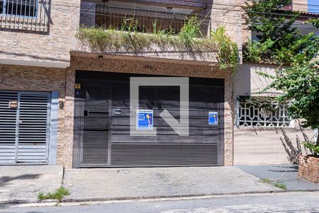 Casa à venda com 225m², 4 quartos e 4 vagas Casa à venda com 225m², 4 quartos e 4 vagasFachada