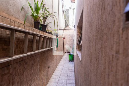 Casa à venda com 225m², 4 quartos e 4 vagas Casa à venda com 225m², 4 quartos e 4 vagascorredor lateral
