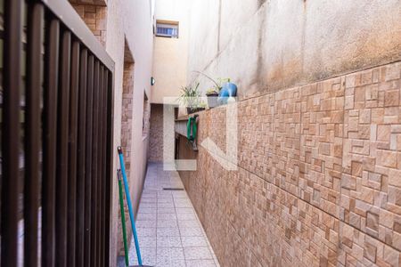 Casa à venda com 225m², 4 quartos e 4 vagas Casa à venda com 225m², 4 quartos e 4 vagascorredor lateral
