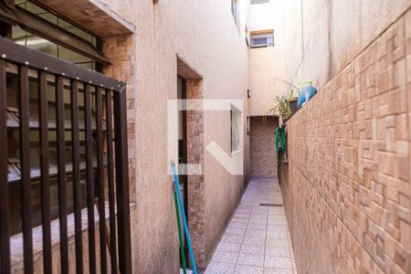 Casa à venda com 225m², 4 quartos e 4 vagas Casa à venda com 225m², 4 quartos e 4 vagascorredor lateral