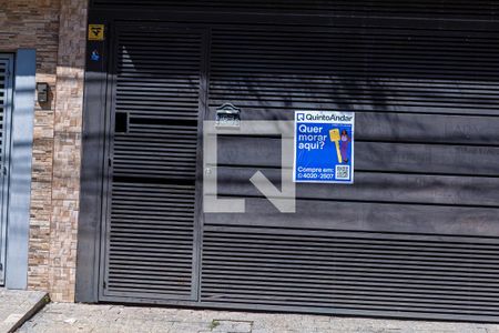 Casa à venda com 225m², 4 quartos e 4 vagas Casa à venda com 225m², 4 quartos e 4 vagasFachada