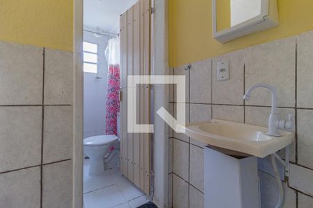 Banheiro de casa para alugar com 1 quarto, 20m² em Ayrosa, Osasco