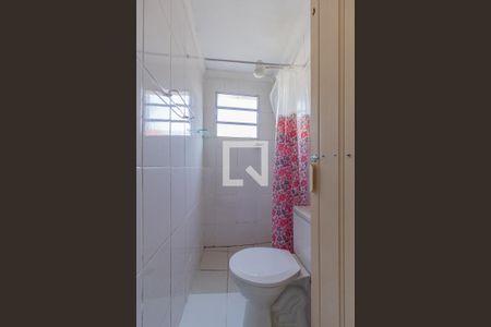 Banheiro de casa para alugar com 1 quarto, 20m² em Ayrosa, Osasco