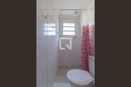 Banheiro de casa para alugar com 1 quarto, 20m² em Ayrosa, Osasco
