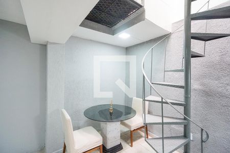 Quarto e sala de kitnet/studio para alugar com 1 quarto, 30m² em Penha de França, São Paulo
