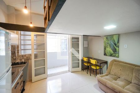 Sala e cozinha de kitnet/studio para alugar com 1 quarto, 31m² em Penha de França, São Paulo