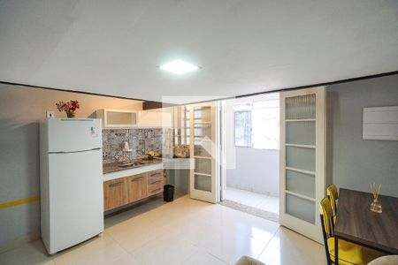 Sala e cozinha de kitnet/studio para alugar com 1 quarto, 31m² em Penha de França, São Paulo