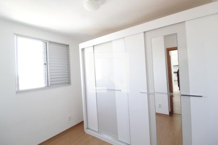 Quarto 2 de apartamento para alugar com 2 quartos, 50m² em Presidente Roosevelt, Uberlândia