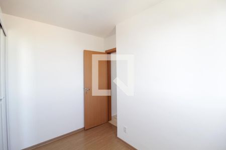 Quarto 2 de apartamento para alugar com 2 quartos, 50m² em Presidente Roosevelt, Uberlândia