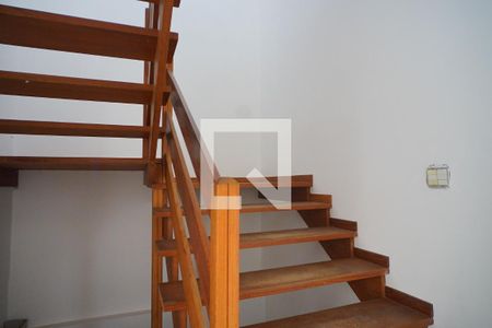 Escada_Dormitorios de casa à venda com 4 quartos, 260m² em Jardim Floresta, Porto Alegre