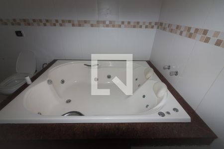 Casa de condomínio para alugar com 450m², 5 quartos e 6 vagasQuarto 3 - Suíte