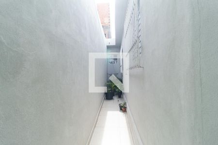 Casa à venda com 180m², 2 quartos e 2 vagasCorredor externo
