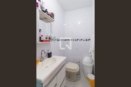Casa à venda com 180m², 2 quartos e 2 vagasBanheiro da suíte