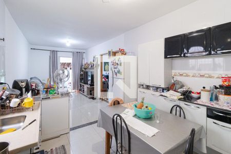 Casa à venda com 180m², 2 quartos e 2 vagasCozinha