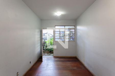 Sala de casa à venda com 2 quartos, 49m² em Primeiro de Maio, Belo Horizonte