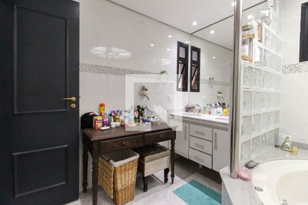 Apartamento à venda com 190m², 3 quartos e 4 vagasBanheiro da Suíte 1