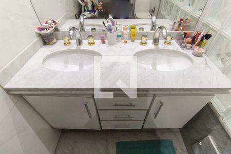 Apartamento à venda com 190m², 3 quartos e 4 vagasBanheiro da Suíte 1