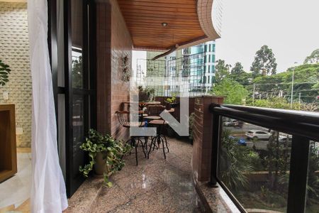 Apartamento à venda com 190m², 3 quartos e 4 vagasVaranda da Sala 2