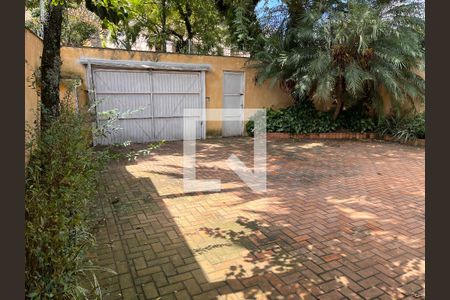 Casa à venda com 460m², 4 quartos e 4 vagasFachada