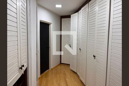 Casa à venda com 460m², 4 quartos e 4 vagasCloset