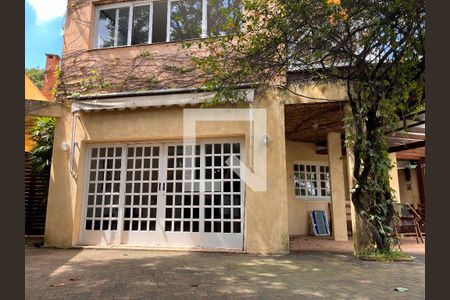 Casa à venda com 460m², 4 quartos e 4 vagasFachada dos fundos