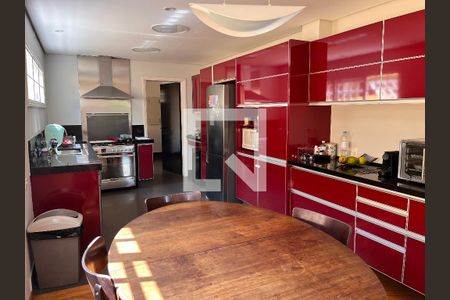Casa à venda com 460m², 4 quartos e 4 vagasCozinha